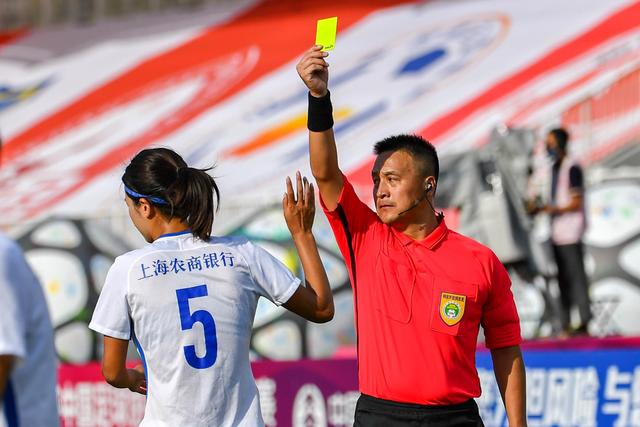 曝德容因地位明显下降而不满 曼联仍想引进他当旗手